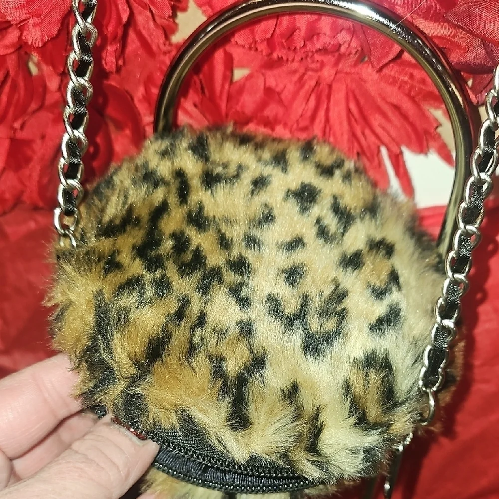 Childrens Place Girls Leopard Print Mini Crossbody Bag With Chain Strap Like New